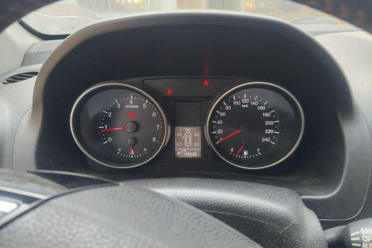 Used Haval H6 2013 Upgraded Model 2.4L Automatic Two-Wheel Drive Elite Version Instrument Cluster