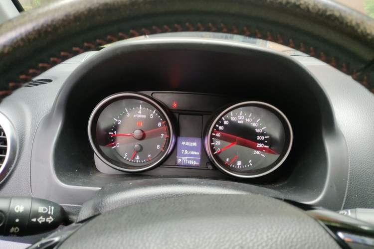 Used Haval H6 2013 Upgraded Model 2.4L Automatic Two-Wheel Drive Prestige Version Instrument Cluster