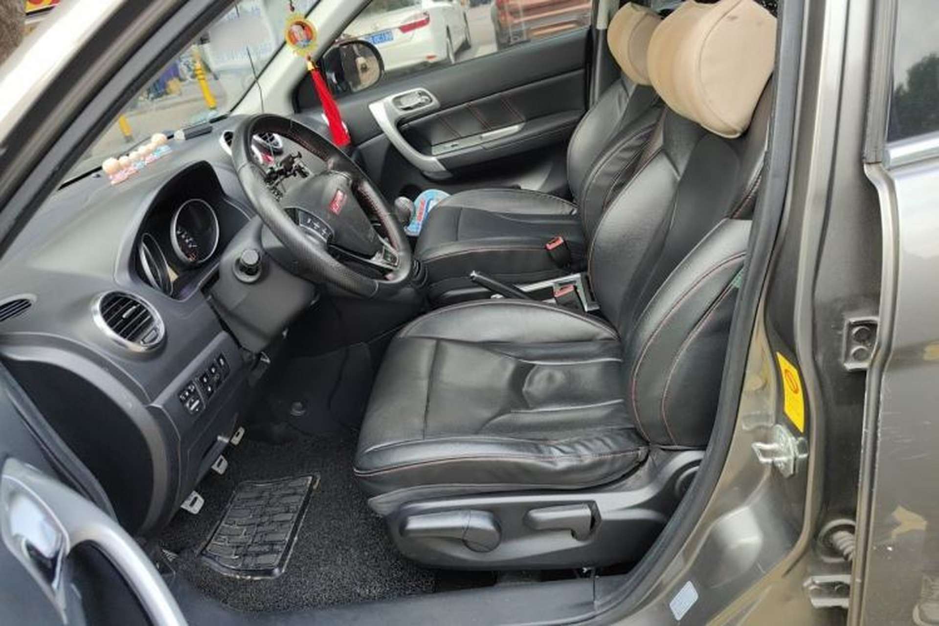 Used Haval H6 2013 Upgraded Model 1.5T Manual Two-Wheel Drive Elite Version Left Front Seat