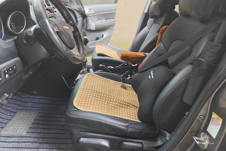Used Haval H6 2013 Upgraded Model 1.5T Manual Two-Wheel Drive Elite Version Left Front Seat