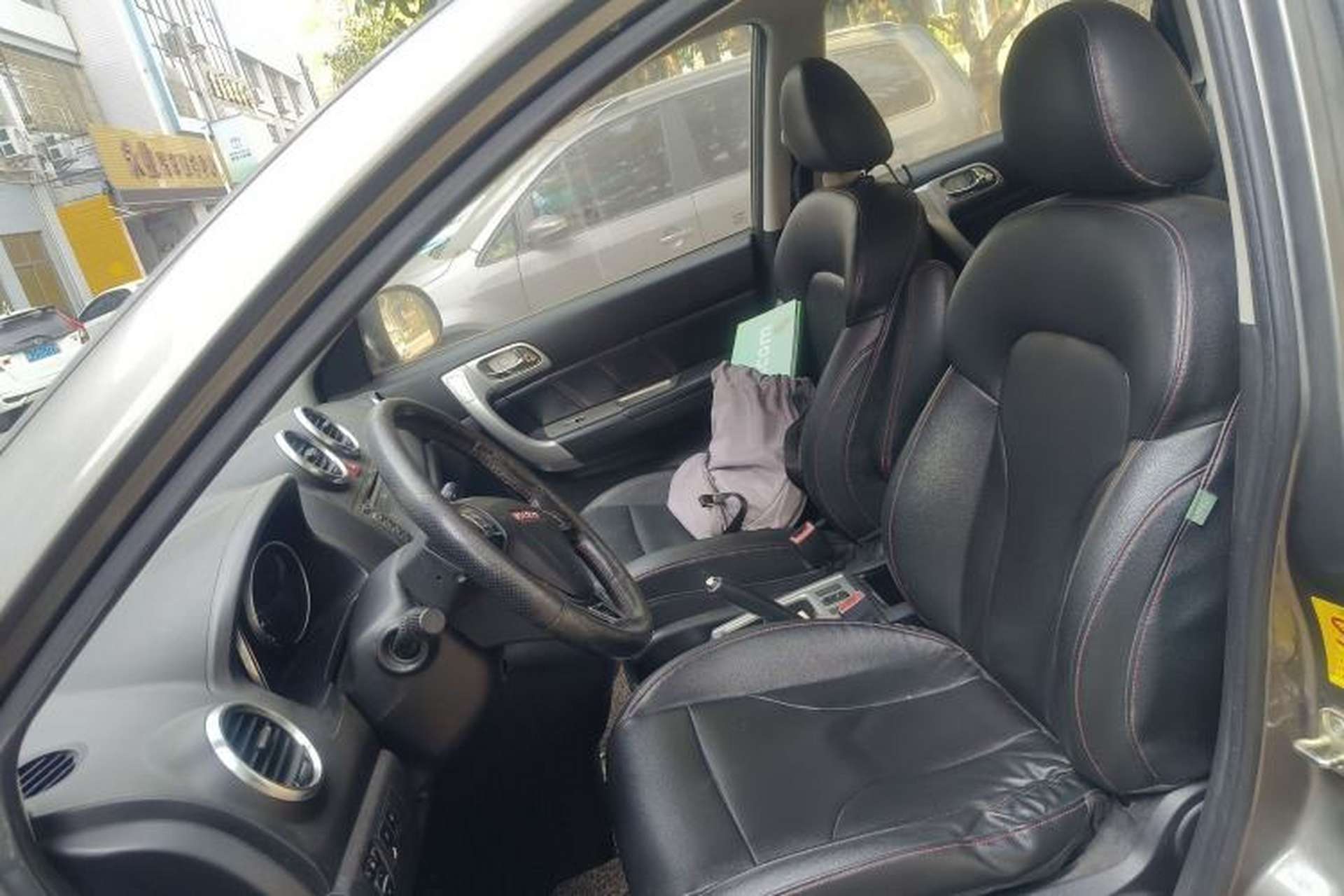 Used Haval H6 2013 Upgraded Model 2.4L Automatic Two-Wheel Drive Elite Version Left Front Seat