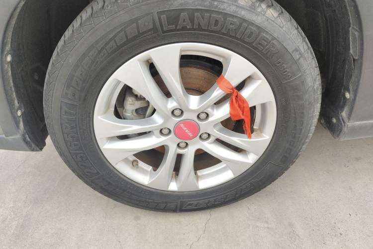 Used Haval H6 2013 Sport Edition 1.5T Manual Two-Wheel Drive Prestige Model Left Front Wheel Hub