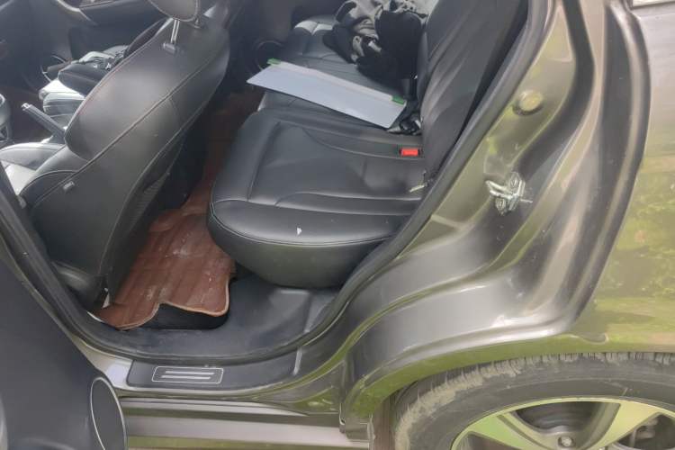 Used Haval H6 2013 Upgraded Model 2.4L Automatic Two-Wheel Drive Prestige Version Left Rear Seat