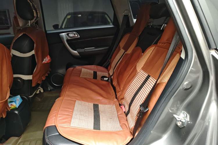 Used Haval H6 2013 Upgraded Model 1.5T Manual Two-Wheel Drive Elite Version Left Rear Seat