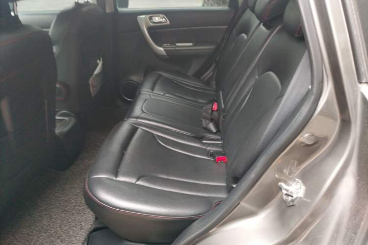 Used Haval H6 2013 Upgraded Model 2.4L Automatic Two-Wheel Drive Elite Version Left Rear Seat