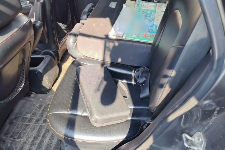 Used Haval H6 2013 Upgraded Model 1.5T Manual Two-Wheel Drive Elite Version Left Rear Seat