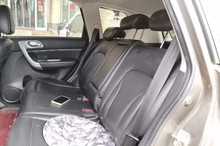 Used Haval H6 2013 Upgraded Model 1.5T Manual Two-Wheel Drive Elite Version Left Rear Seat