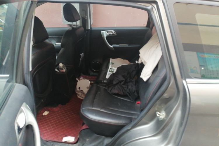 Used Haval H6 2013 Upgraded Model 1.5T Manual Two-Wheel Drive Elite Version Left Rear Seat