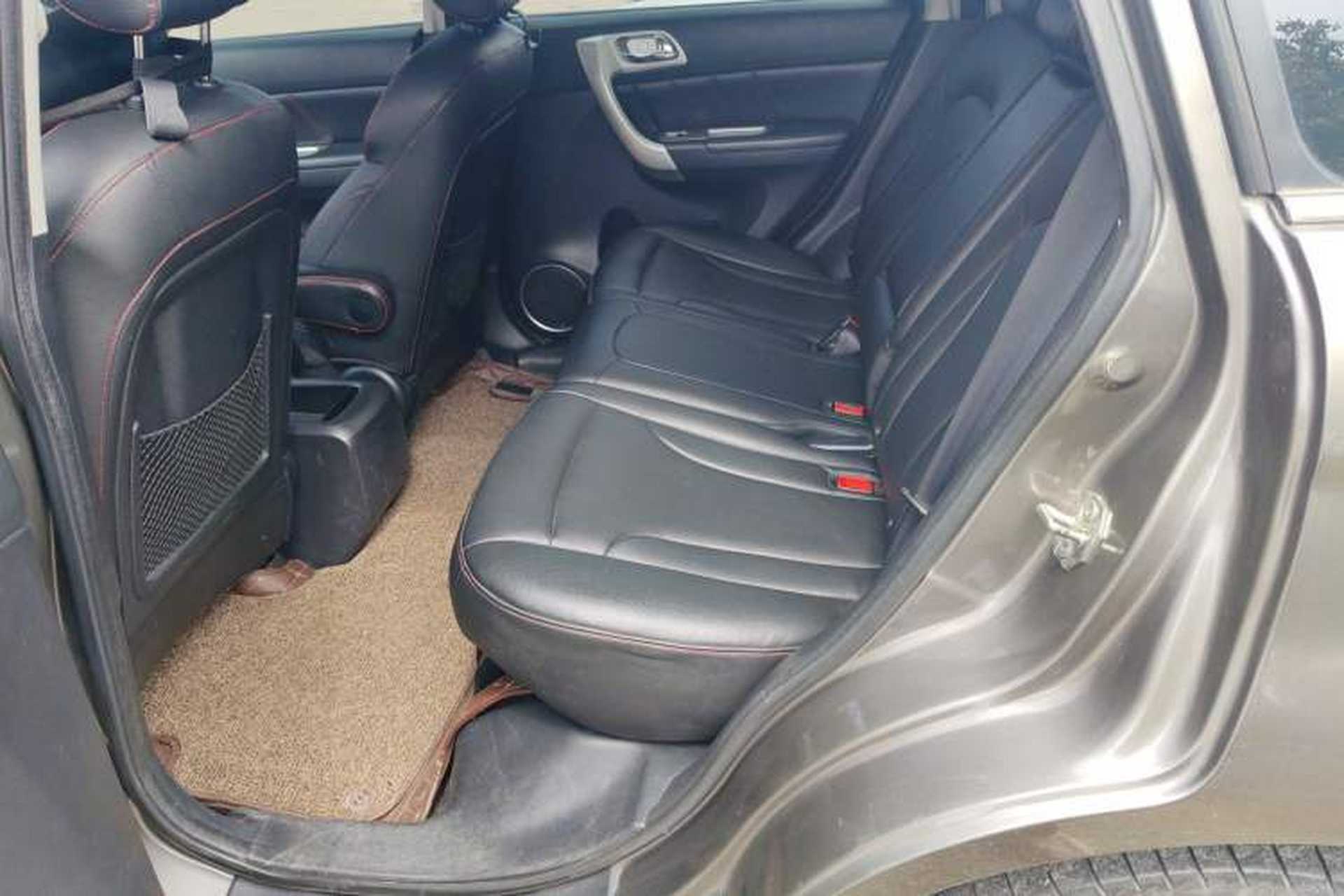 Used Haval H6 2013 Upgraded Model 1.5T Manual Two-Wheel Drive Elite Version Left Rear Seat