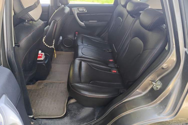 Used Haval H6 2013 Upgraded Model 1.5T Manual Two-Wheel Drive Elite Version Left Rear Seat