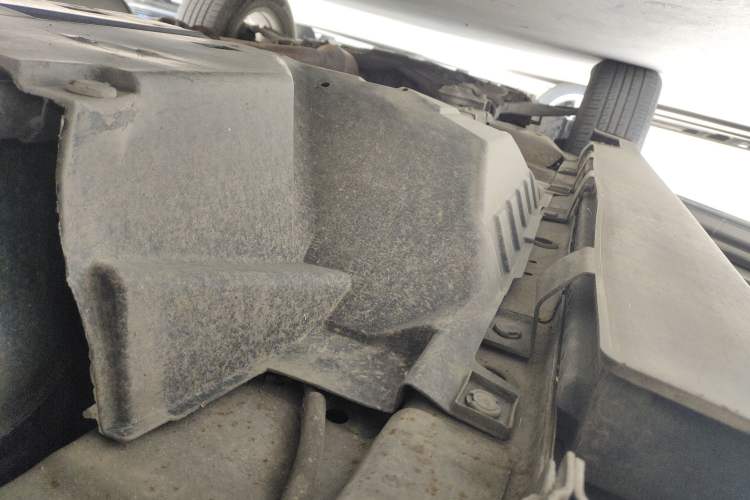 Used Haval H6 2013 Sport Edition 1.5T Manual Two-Wheel Drive Prestige Model Left Side Sill