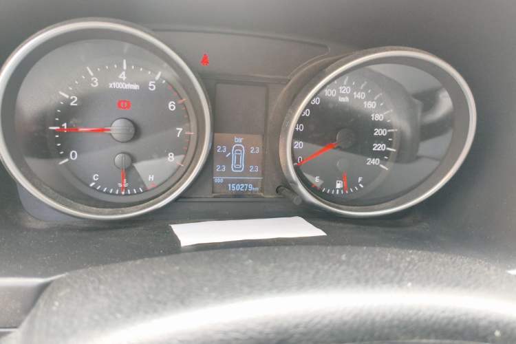 Used Haval H6 2013 Upgraded Model 1.5T Manual Two-Wheel Drive Elite Version Odometer Close Up
