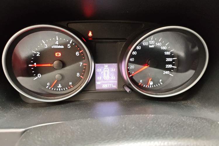 Used Haval H6 2013 Upgraded Model 1.5T Manual Two-Wheel Drive Elite Version Odometer Close Up
