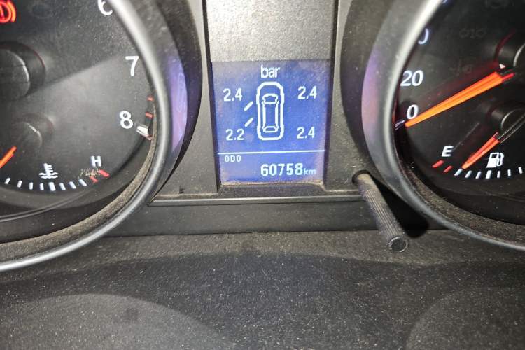 Used Haval H6 2013 Upgraded Model 1.5T Manual Two-Wheel Drive Prestige Version Odometer Close Up