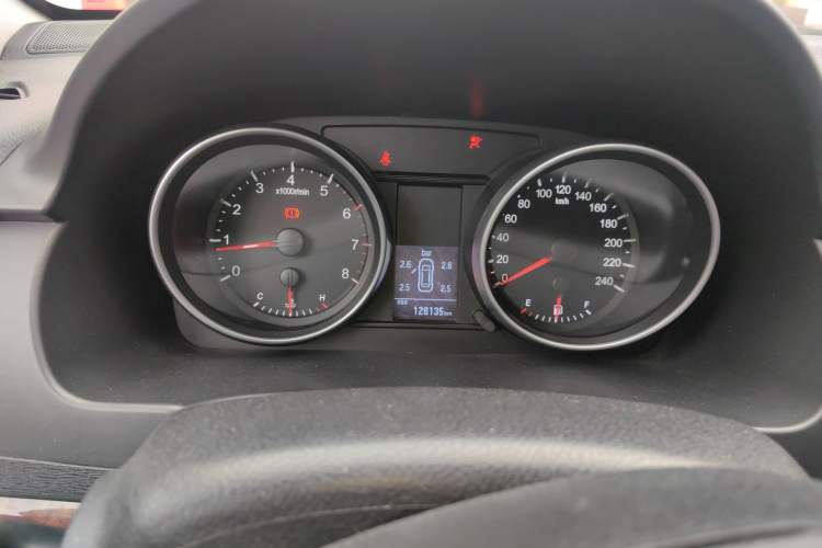 Used Haval H6 2013 Sport Edition 1.5T Manual Two-Wheel Drive Prestige Model Odometer Close Up