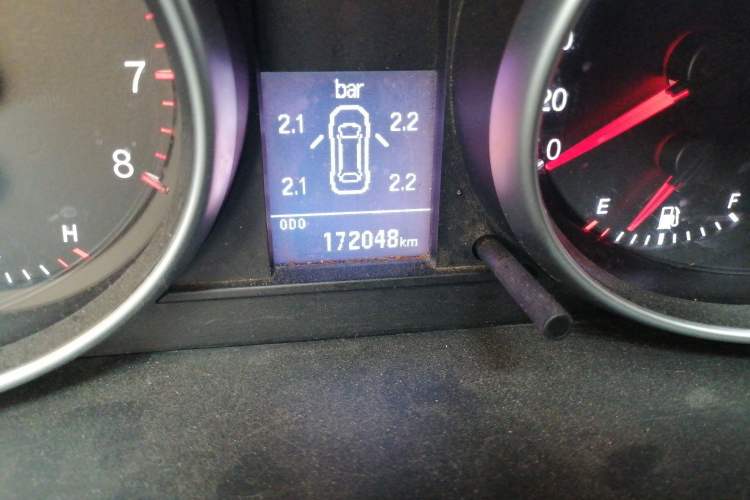 Used Haval H6 2013 Upgraded Model 1.5T Manual Two-Wheel Drive Elite Version Odometer Close Up
