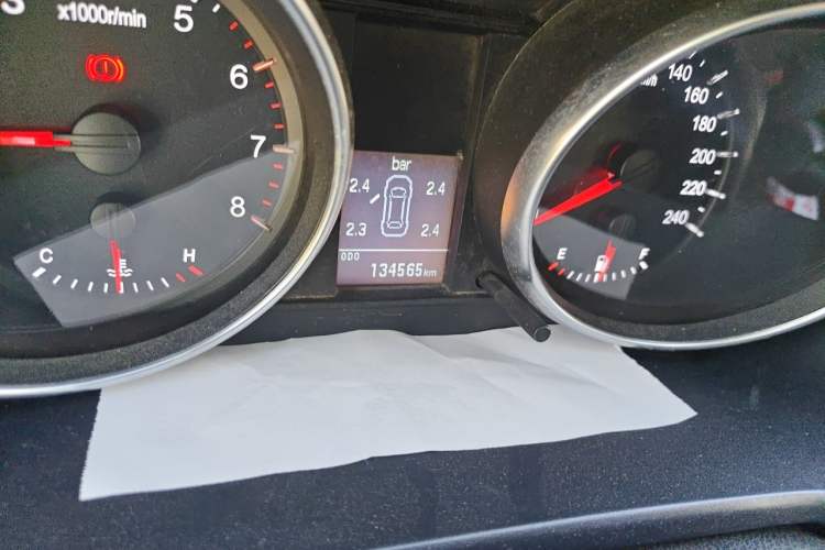 Used Haval H6 2013 Upgraded Model 1.5T Manual Two-Wheel Drive Elite Version Odometer Close Up