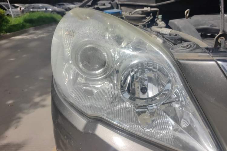 Used Haval H6 2013 Upgraded Model 2.4L Automatic Two-Wheel Drive Prestige Version Right Front Headlight