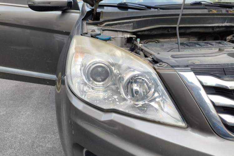 Used Haval H6 2013 Upgraded Model 1.5T Manual Two-Wheel Drive Elite Version Right Front Headlight