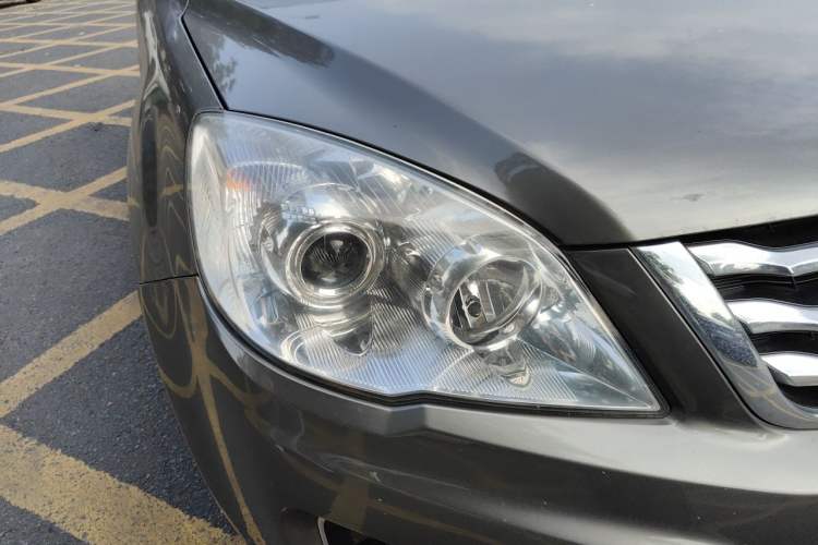 Used Haval H6 2013 Upgraded Model 1.5T Manual Two-Wheel Drive Elite Version Right Front Headlight