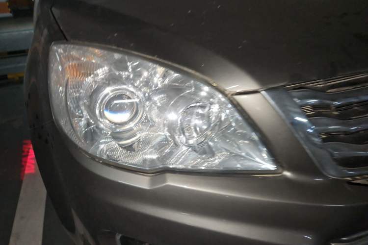 Used Haval H6 2013 Upgraded Model 1.5T Manual Two-Wheel Drive Prestige Version Right Front Headlight