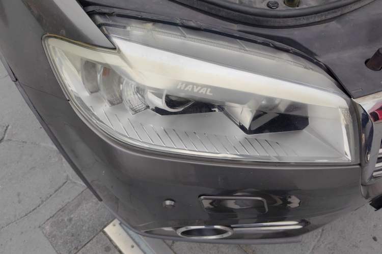 Used Haval H6 2013 Sport Edition 1.5T Manual Two-Wheel Drive Prestige Model Right Front Headlight