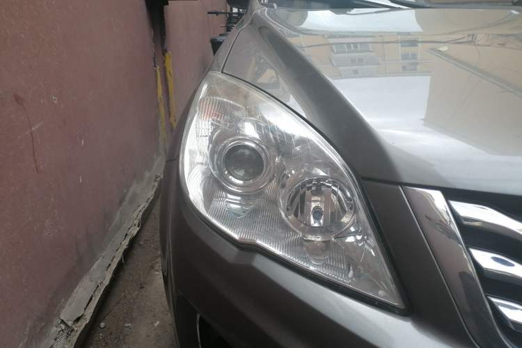 Used Haval H6 2013 Upgraded Model 1.5T Manual Two-Wheel Drive Elite Version Right Front Headlight