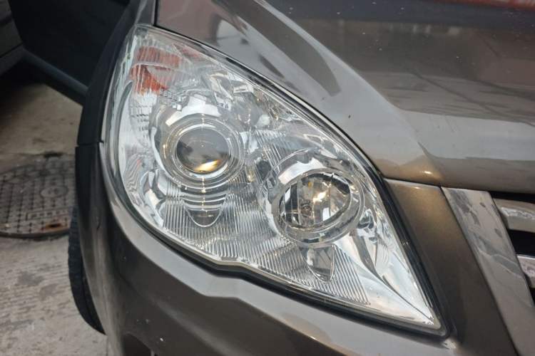 Used Haval H6 2013 Upgraded Model 1.5T Manual Two-Wheel Drive Elite Version Right Front Headlight