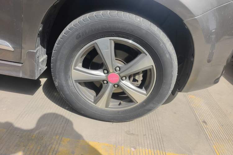 Used Haval H6 2013 Upgraded Model 2.4L Automatic Two-Wheel Drive Prestige Version Right Front Wheel Hub