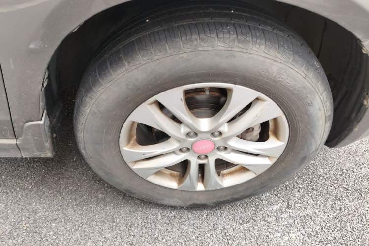 Used Haval H6 2013 Upgraded Model 1.5T Manual Two-Wheel Drive Elite Version Right Front Wheel Hub