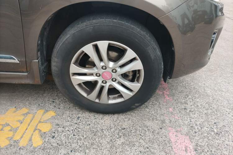 Used Haval H6 2013 Upgraded Model 2.4L Automatic Two-Wheel Drive Elite Version Right Front Wheel Hub