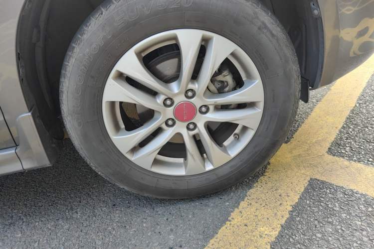 Used Haval H6 2013 Upgraded Model 1.5T Manual Two-Wheel Drive Elite Version Right Front Wheel Hub