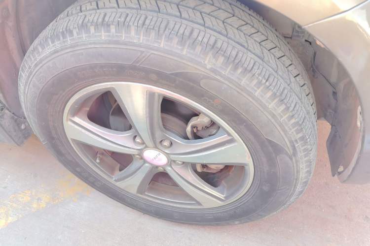 Used Haval H6 2013 Upgraded Model 1.5T Manual Two-Wheel Drive Elite Version Right Front Wheel Hub