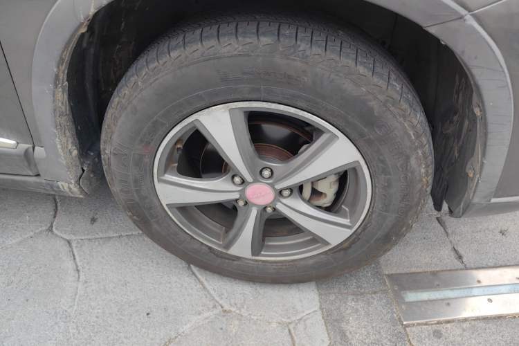 Used Haval H6 2013 Sport Edition 1.5T Manual Two-Wheel Drive Prestige Model Right Front Wheel Hub