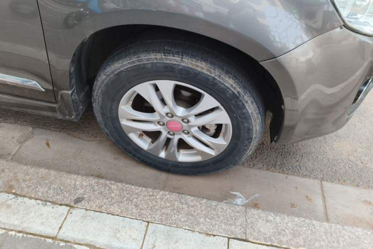 Used Haval H6 2013 Upgraded Model 1.5T Manual Two-Wheel Drive Elite Version Right Front Wheel Hub