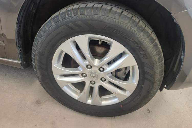 Used Haval H6 2013 1.5T Manual 4x4 Elite Model Right Front Wheel Hub