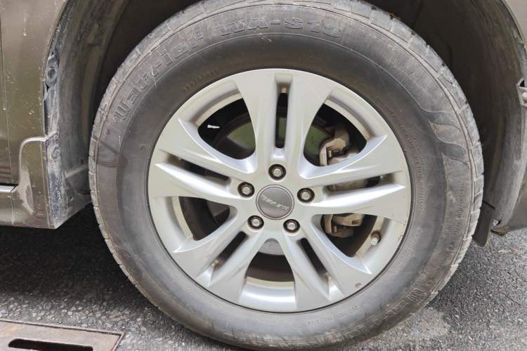 Used Haval H6 2013 Upgraded Model 1.5T Manual Two-Wheel Drive Elite Version Right Front Wheel Hub