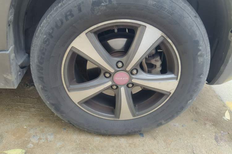 Used Haval H6 2013 Upgraded Model 2.4L Automatic Two-Wheel Drive Elite Version Right Front Wheel Hub