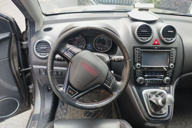 Used Haval H6 2013 Upgraded Model 1.5T Manual Two-Wheel Drive Elite Version Steering Wheel