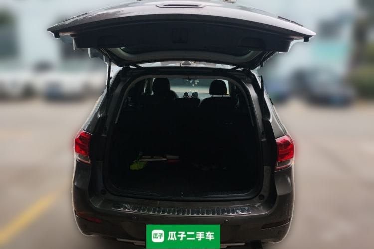 Used Haval H6 2013 Upgraded Model 2.4L Automatic Two-Wheel Drive Elite Version Trunk