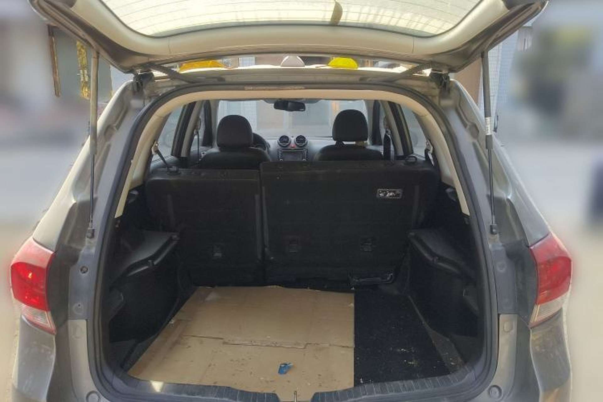 Used Haval H6 2013 Upgraded Model 2.4L Automatic Two-Wheel Drive Elite Version Trunk