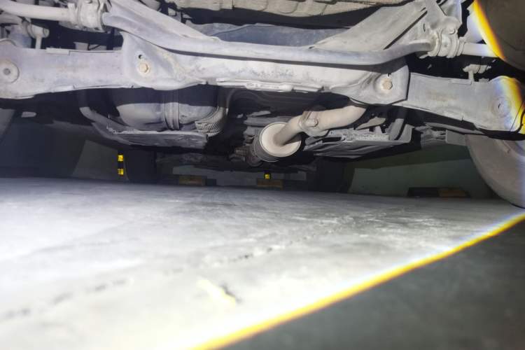 Used Haval H6 2013 Upgraded Model 1.5T Manual Two-Wheel Drive Elite Version Chassis Rear