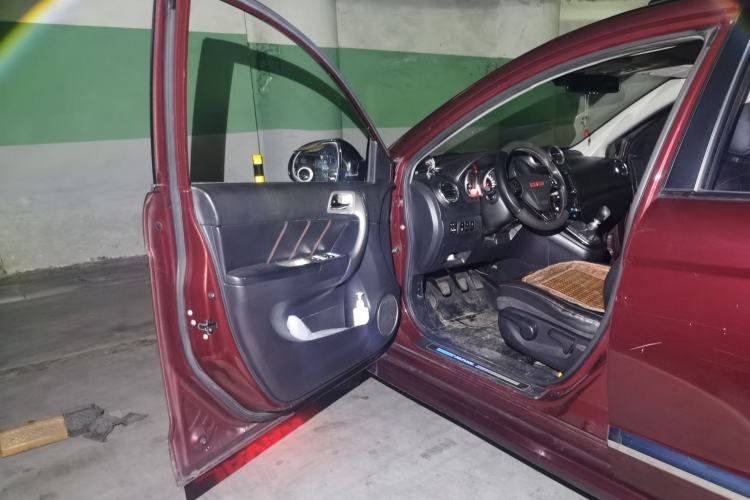 Used Haval H6 2013 Upgraded Model 1.5T Manual Two-Wheel Drive Elite Version Driver Seat