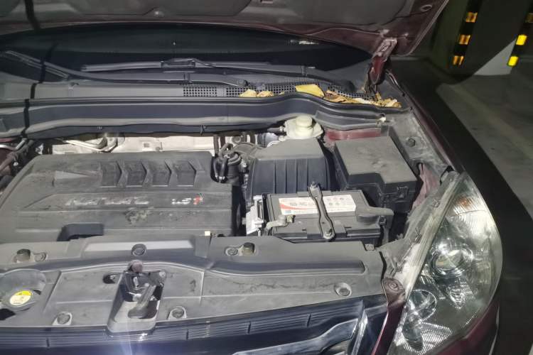Used Haval H6 2013 Upgraded Model 1.5T Manual Two-Wheel Drive Elite Version Engine Bay Left