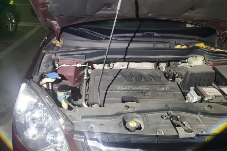 Used Haval H6 2013 Upgraded Model 1.5T Manual Two-Wheel Drive Elite Version Engine Bay Right