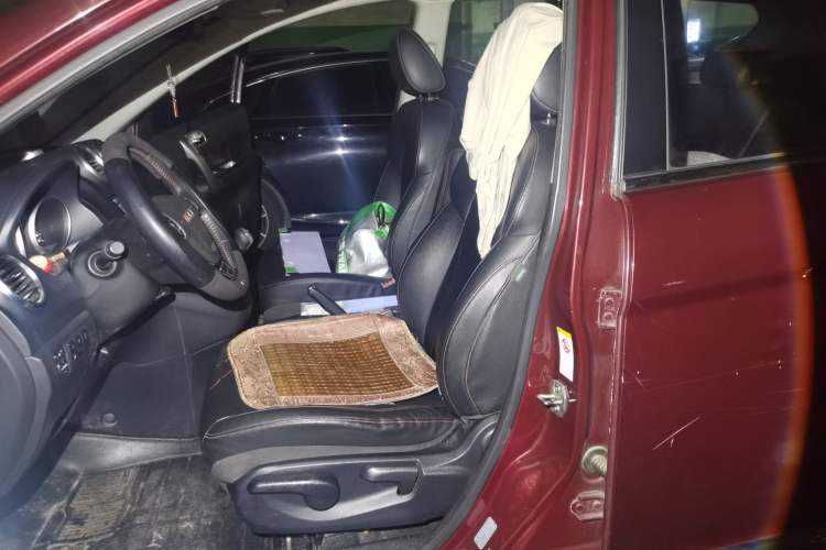 Used Haval H6 2013 Upgraded Model 1.5T Manual Two-Wheel Drive Elite Version Left Front Seat