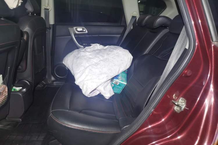 Used Haval H6 2013 Upgraded Model 1.5T Manual Two-Wheel Drive Elite Version Left Rear Seat