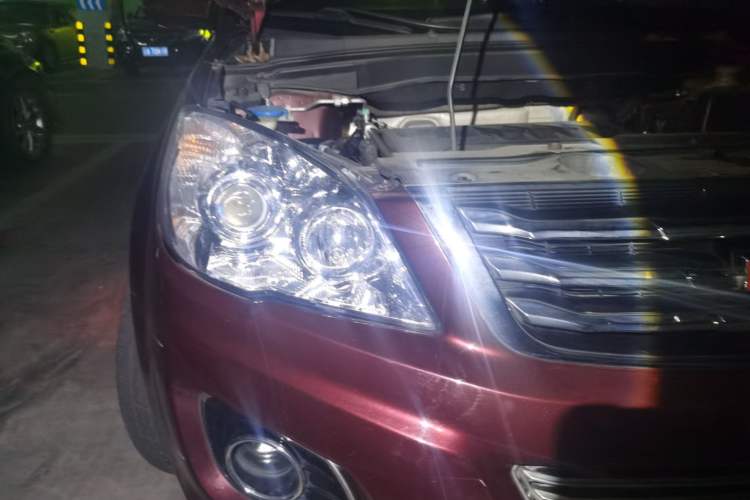 Used Haval H6 2013 Upgraded Model 1.5T Manual Two-Wheel Drive Elite Version Right Front Headlight