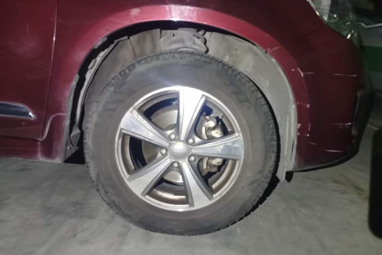 Used Haval H6 2013 Upgraded Model 1.5T Manual Two-Wheel Drive Elite Version Right Front Wheel Hub