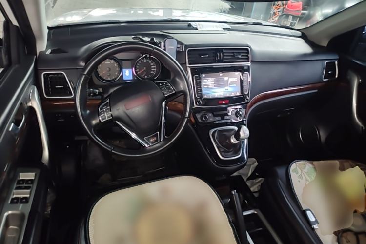 Used Haval H6 2013 Sport Edition 1.5T Manual Two-Wheel Drive Urban Model Center Console